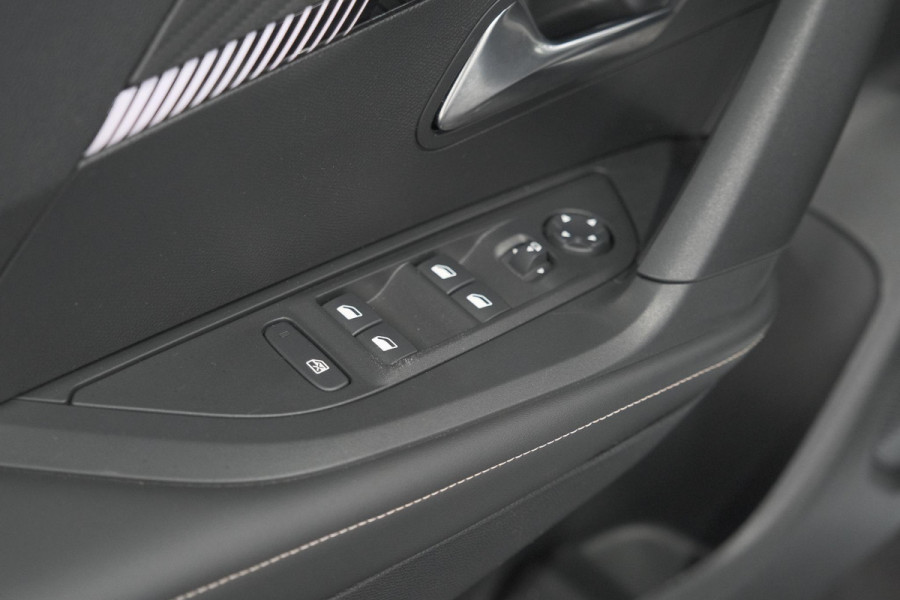 Peugeot 2008 1.2 Hybrid 145 Allure | Apple Carplay | Climate Control | Parkeersensoren Voor + Achter