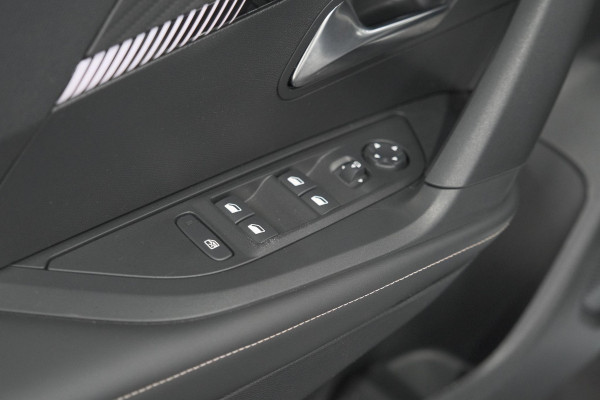 Peugeot 2008 1.2 Hybrid 145 Allure | Apple Carplay | Climate Control | Parkeersensoren Voor + Achter
