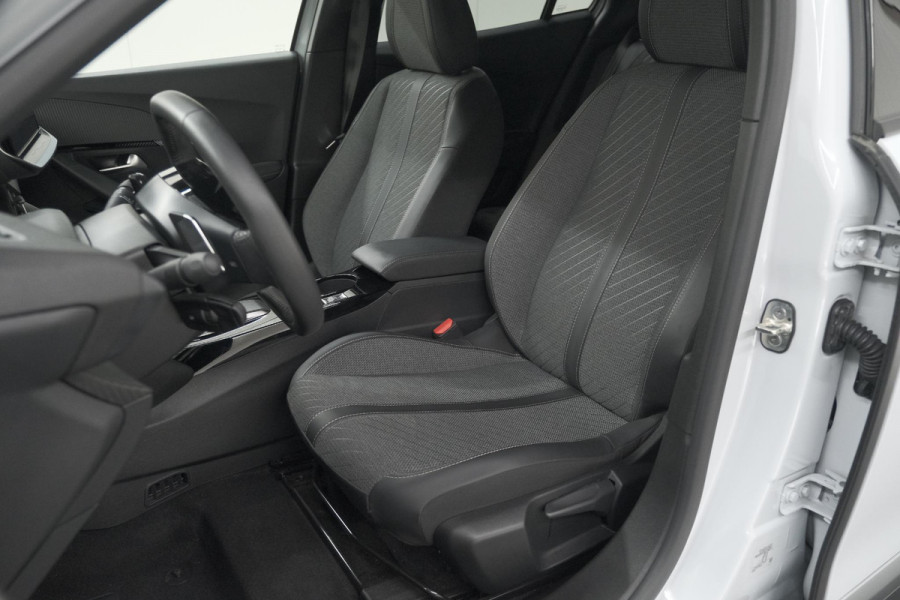 Peugeot 2008 1.2 Hybrid 145 Allure | Apple Carplay | Climate Control | Parkeersensoren Voor + Achter