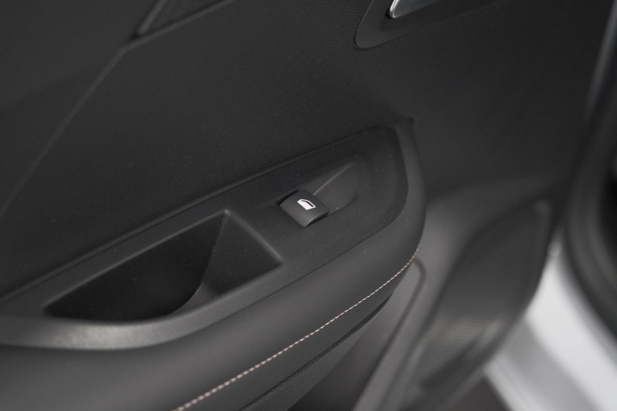 Peugeot 2008 1.2 Hybrid 145 Allure | Apple Carplay | Climate Control | Parkeersensoren Voor + Achter