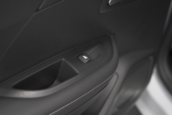 Peugeot 2008 1.2 Hybrid 145 Allure | Apple Carplay | Climate Control | Parkeersensoren Voor + Achter