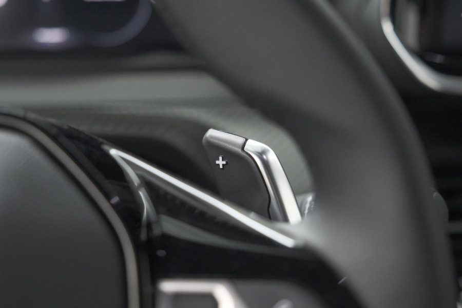 Peugeot 2008 1.2 Hybrid 145 Allure | Apple Carplay | Climate Control | Parkeersensoren Voor + Achter