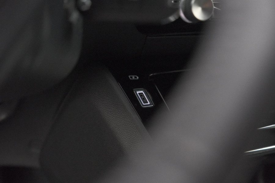 Peugeot 2008 1.2 Hybrid 145 Allure | Apple Carplay | Climate Control | Parkeersensoren Voor + Achter