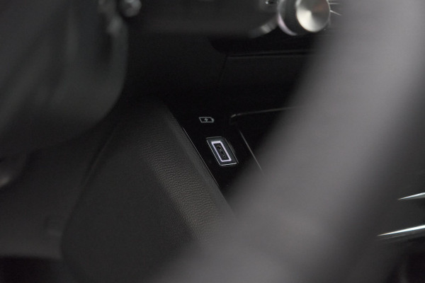 Peugeot 2008 1.2 Hybrid 145 Allure | Apple Carplay | Climate Control | Parkeersensoren Voor + Achter