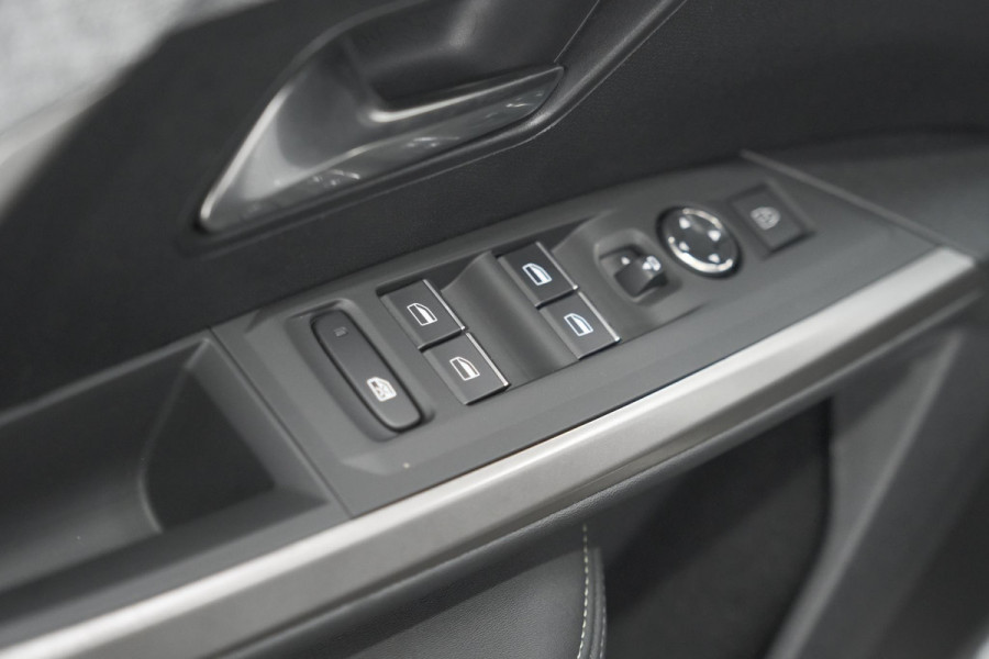Peugeot 3008 1.2 Hybrid 145 GT | Panoramadak | Focal Hi-Fi | 360 Camera | Elektronische kofferklep