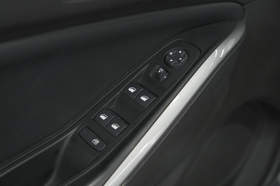 Opel Grandland 1.6 Turbo Plug-In Hybrid 4x4 GSe | Elektrische Kofferklep | Adaptieve Cruise Control | Camera | Alcantara Pakket