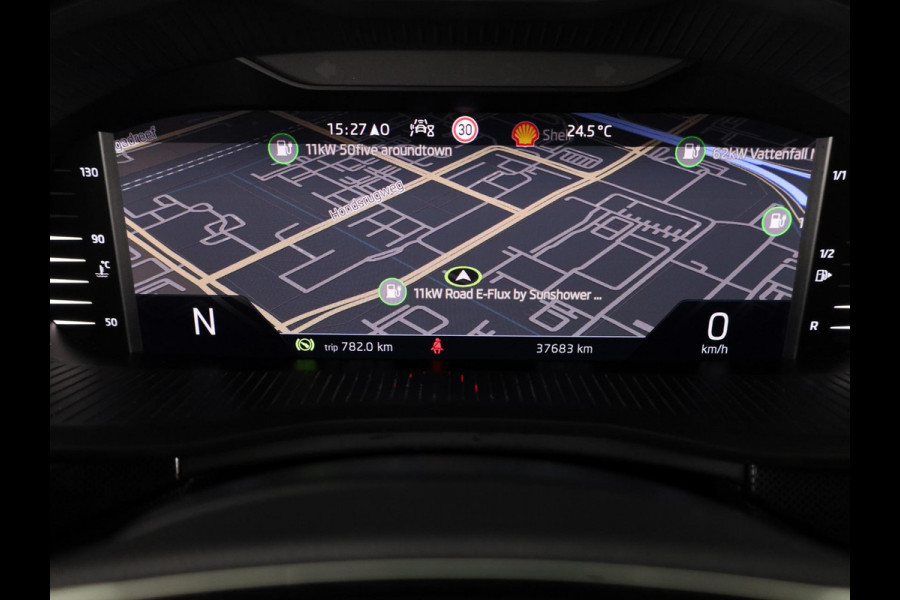 Škoda Kamiq 1.0 TSI Sport Business 110pk | Panoramadak | Navigatie | Parkeercamera | Cirtual Cockpit | Led koplampen | 18 inch Lichtmetalen velgen