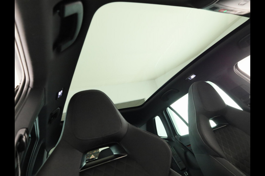 Škoda Kamiq 1.0 TSI Sport Business 110pk | Panoramadak | Navigatie | Parkeercamera | Cirtual Cockpit | Led koplampen | 18 inch Lichtmetalen velgen
