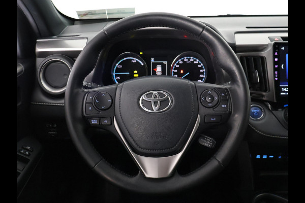 Toyota RAV4 2.5 STYLE HYBRIDE 4-WD SILVERLINE GARANTIE 4-2028* 1650 TREKGEWICHT . GARANTIE TOT 04-2028! . PARKEERSENSOREN VOOR & ACHTER . KEYLESS ENTRY  .