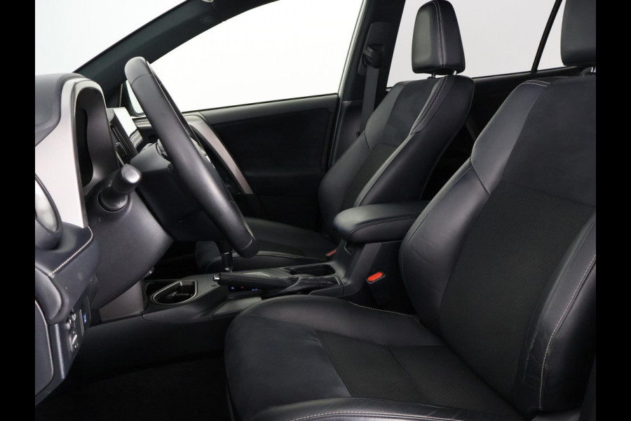 Toyota RAV4 2.5 STYLE HYBRIDE 4-WD SILVERLINE GARANTIE 4-2028* 1650 TREKGEWICHT . GARANTIE TOT 04-2028! . PARKEERSENSOREN VOOR & ACHTER . KEYLESS ENTRY  .