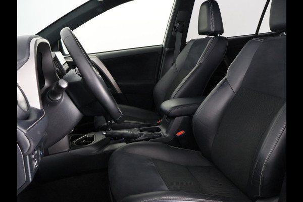 Toyota RAV4 2.5 STYLE HYBRIDE 4-WD SILVERLINE GARANTIE 4-2028* 1650 TREKGEWICHT . GARANTIE TOT 04-2028! . PARKEERSENSOREN VOOR & ACHTER . KEYLESS ENTRY  .