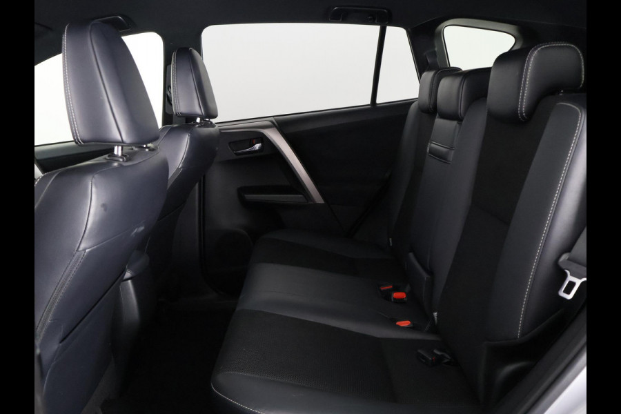 Toyota RAV4 2.5 STYLE HYBRIDE 4-WD SILVERLINE GARANTIE 4-2028* 1650 TREKGEWICHT . GARANTIE TOT 04-2028! . PARKEERSENSOREN VOOR & ACHTER . KEYLESS ENTRY  .