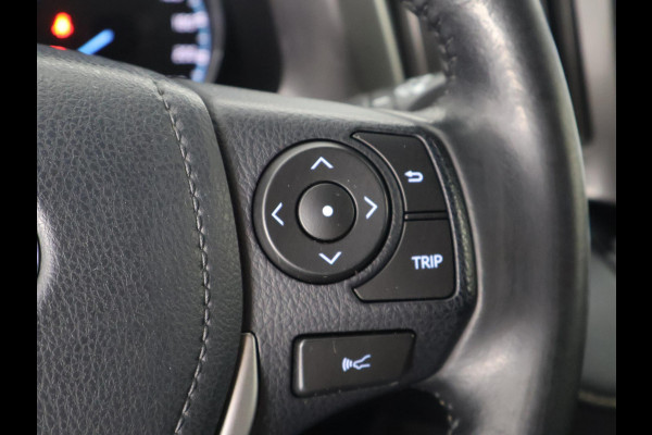 Toyota RAV4 2.5 STYLE HYBRIDE 4-WD SILVERLINE GARANTIE 4-2028* 1650 TREKGEWICHT . GARANTIE TOT 04-2028! . PARKEERSENSOREN VOOR & ACHTER . KEYLESS ENTRY  .