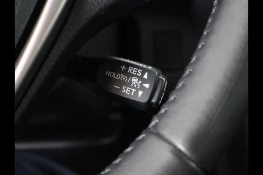 Toyota RAV4 2.5 STYLE HYBRIDE 4-WD SILVERLINE GARANTIE 4-2028* 1650 TREKGEWICHT . GARANTIE TOT 04-2028! . PARKEERSENSOREN VOOR & ACHTER . KEYLESS ENTRY  .