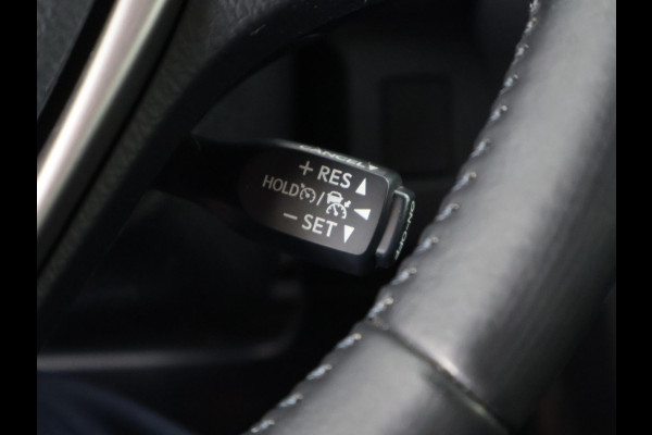Toyota RAV4 2.5 STYLE HYBRIDE 4-WD SILVERLINE GARANTIE 4-2028* 1650 TREKGEWICHT . GARANTIE TOT 04-2028! . PARKEERSENSOREN VOOR & ACHTER . KEYLESS ENTRY  .