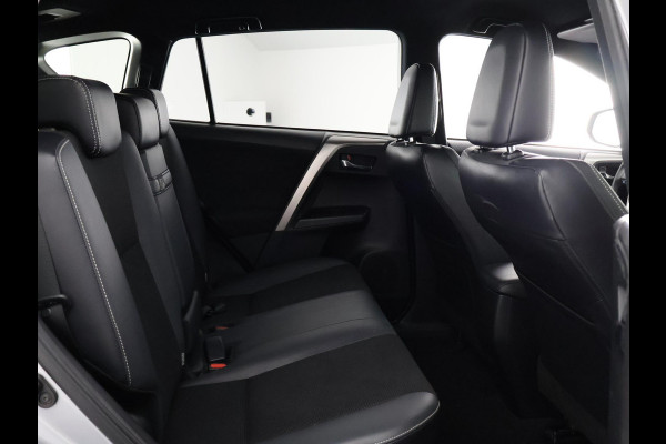 Toyota RAV4 2.5 STYLE HYBRIDE 4-WD SILVERLINE GARANTIE 4-2028* 1650 TREKGEWICHT . GARANTIE TOT 04-2028! . PARKEERSENSOREN VOOR & ACHTER . KEYLESS ENTRY  .
