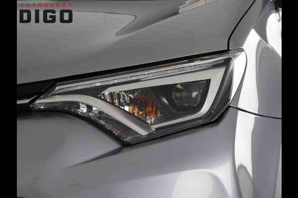 Toyota RAV4 2.5 STYLE HYBRIDE 4-WD SILVERLINE GARANTIE 4-2028* 1650 TREKGEWICHT . GARANTIE TOT 04-2028! . PARKEERSENSOREN VOOR & ACHTER . KEYLESS ENTRY  .