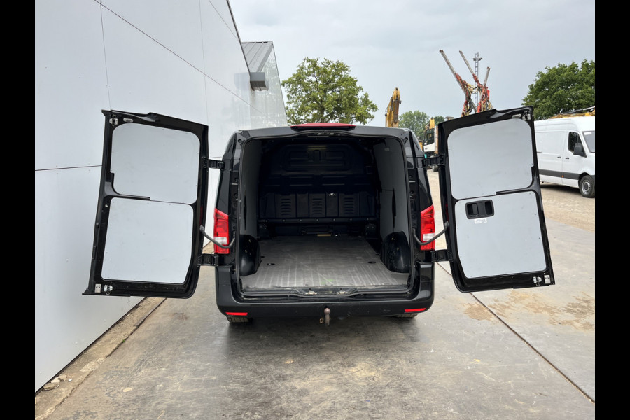 Mercedes-Benz Vito 119 1.9 CDI 190pk Automaat 190PK L2H1 Climate Control Adaptieve Cruise Control Trekhaak Navigatie Camera Stoelverwarming