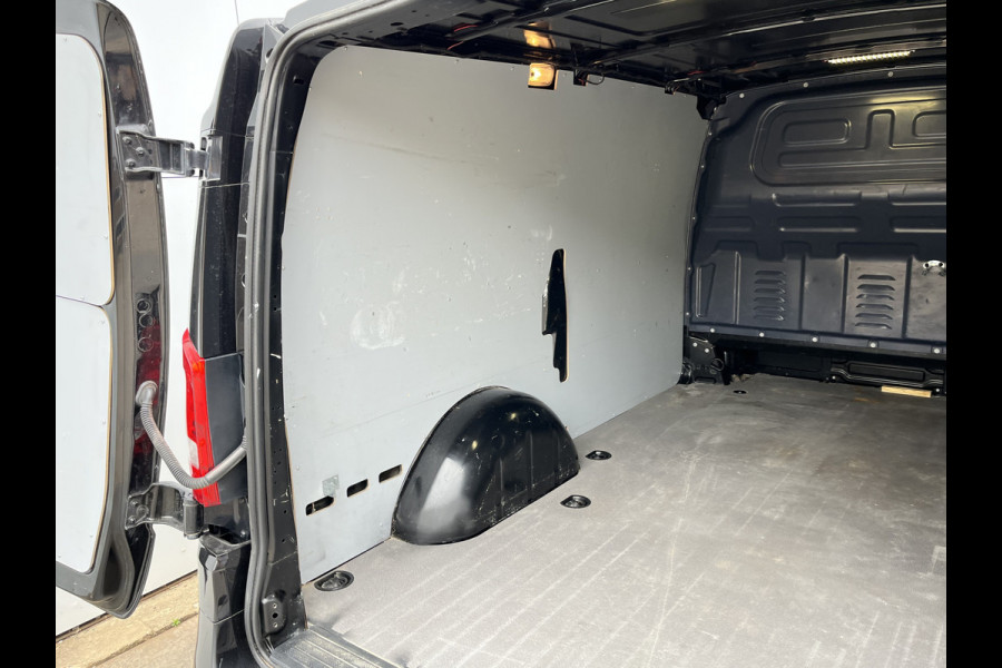Mercedes-Benz Vito 119 1.9 CDI 190pk Automaat 190PK L2H1 Climate Control Adaptieve Cruise Control Trekhaak Navigatie Camera Stoelverwarming