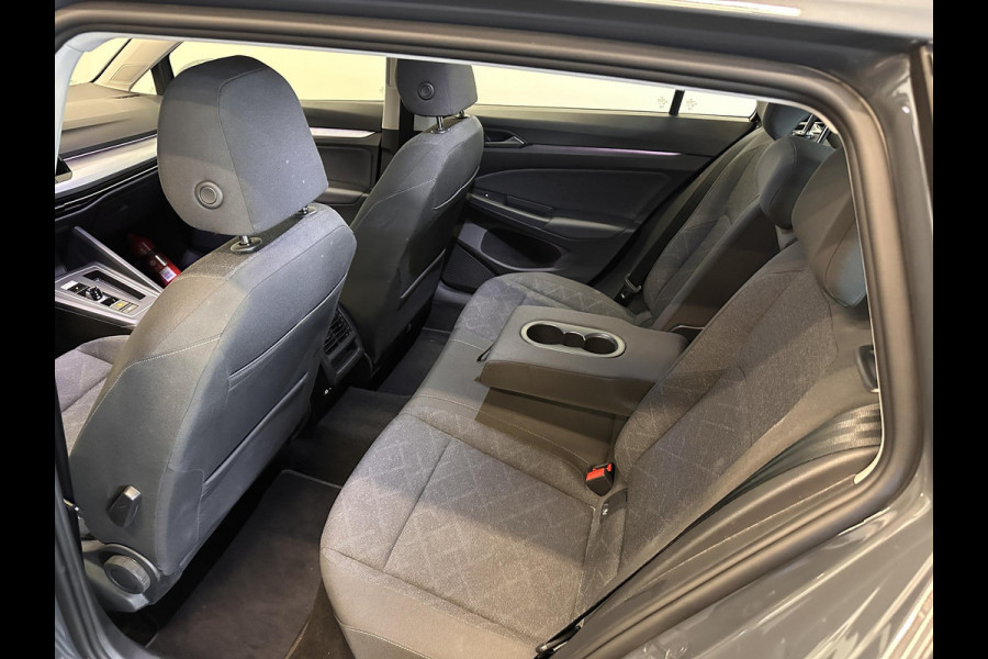 Volkswagen Golf Variant 1.0 eTSI DSG Life Business Navigatie Aplle Carplay/Android auto Wireless PDC VA + Camera Adaptive Cruise Control