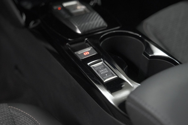 Peugeot 2008 1.2 Hybrid 145 Allure | Apple Carplay | Climate Control | Parkeersensoren Voor + Achter