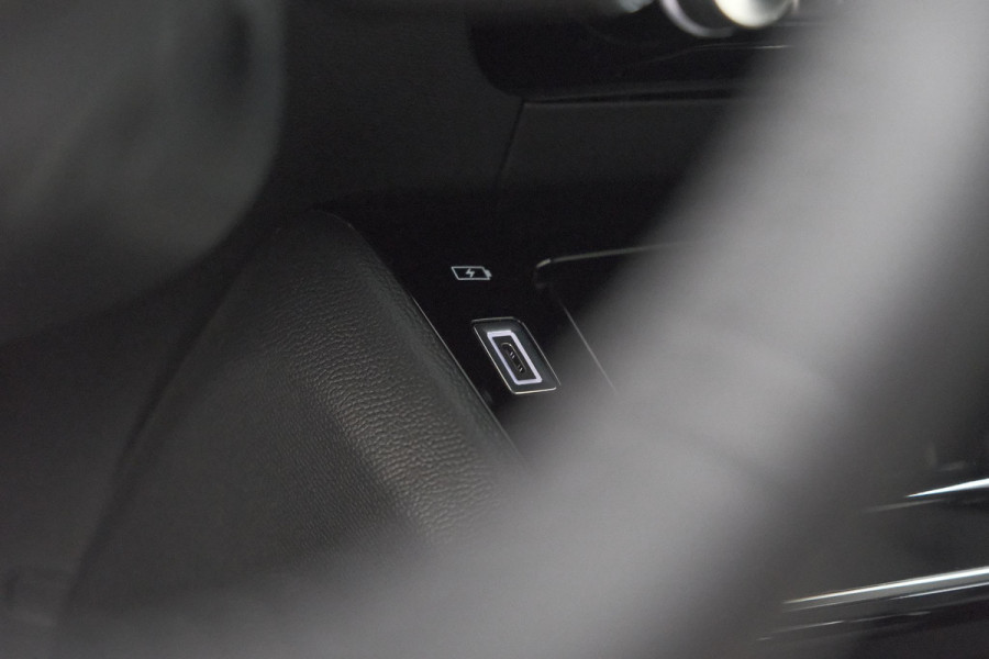 Peugeot 2008 1.2 Hybrid 145 Allure | Apple Carplay | Climate Control | Parkeersensoren Voor + Achter