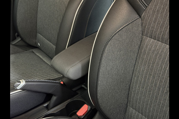 Renault Clio 1.0 TCe 100 pk Intens | Groot Navi | 360 | Stoel & Stuur verwarming | Carplay | 100% Dealer onderhouden!