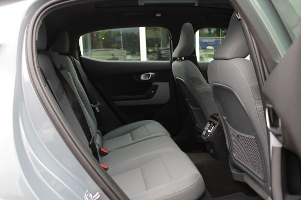 Polestar 2 Long Range Dual Motor Launch Edition 78kWh / Panoramadak / 360Camera / ACC / Virtual Cockpit / Keyless / DAB / Stuurverwarming