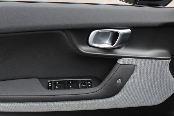 Polestar 2 Long Range Dual Motor Launch Edition 78kWh / Panoramadak / 360Camera / ACC / Virtual Cockpit / Keyless / DAB / Stuurverwarming