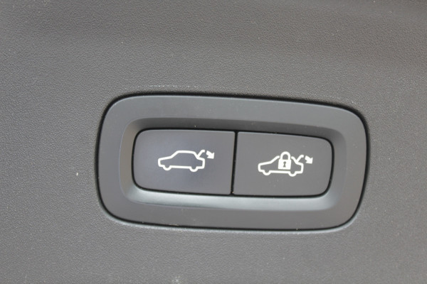 Polestar 2 Long Range Dual Motor Launch Edition 78kWh / Panoramadak / 360Camera / ACC / Virtual Cockpit / Keyless / DAB / Stuurverwarming