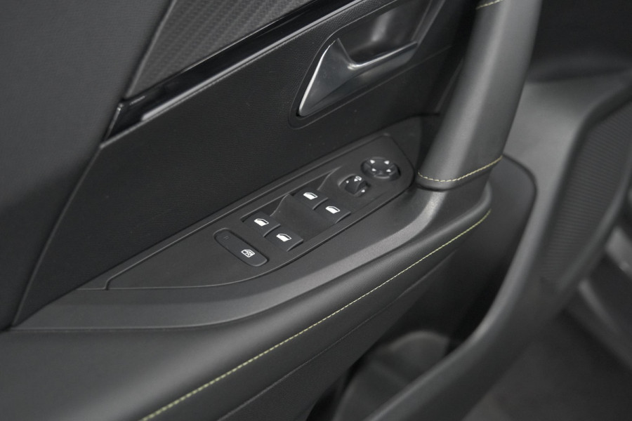 Peugeot 2008 PureTech 130 GT Pack | Leer-Pakket | Dodehoekdetectie | Camera | Navigatie