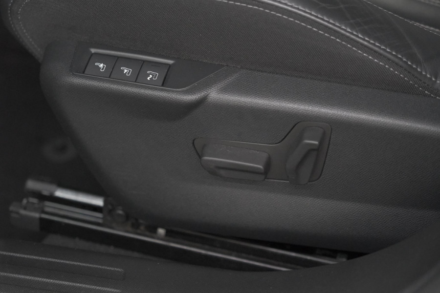 Peugeot 2008 PureTech 130 GT Pack | Leer-Pakket | Dodehoekdetectie | Camera | Navigatie