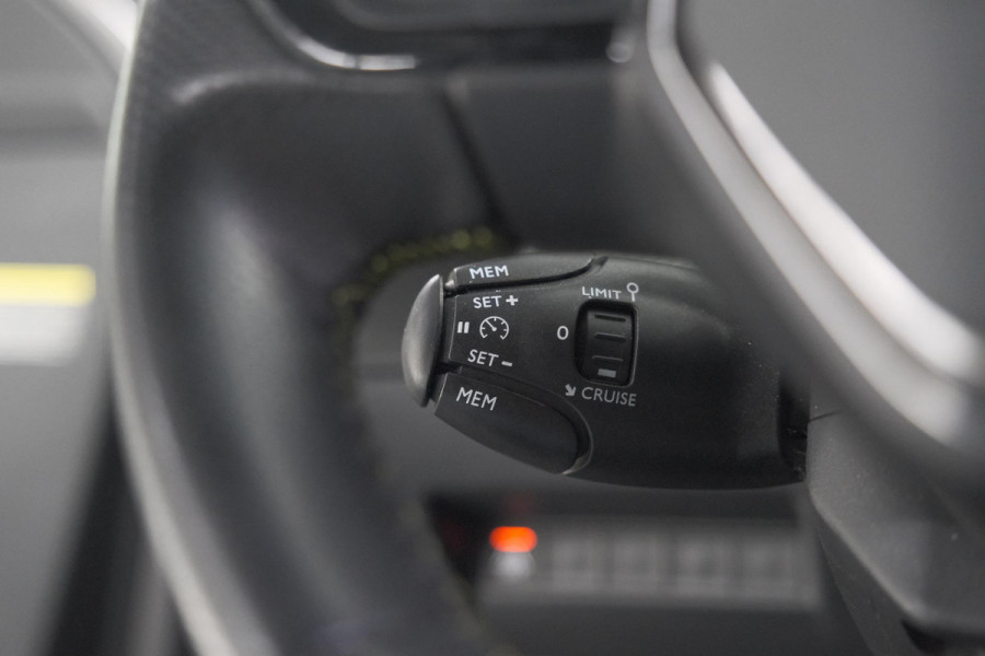 Peugeot 2008 PureTech 130 GT Pack | Leer-Pakket | Dodehoekdetectie | Camera | Navigatie
