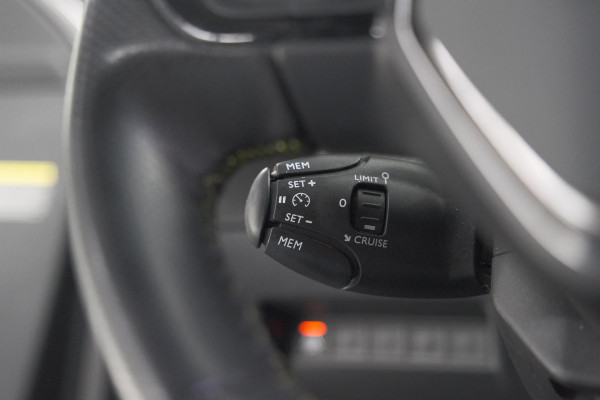 Peugeot 2008 PureTech 130 GT Pack | Leer-Pakket | Dodehoekdetectie | Camera | Navigatie