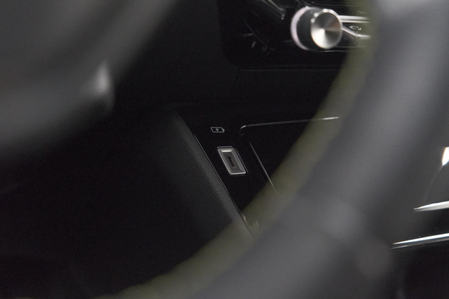 Peugeot 2008 PureTech 130 GT Pack | Leer-Pakket | Dodehoekdetectie | Camera | Navigatie