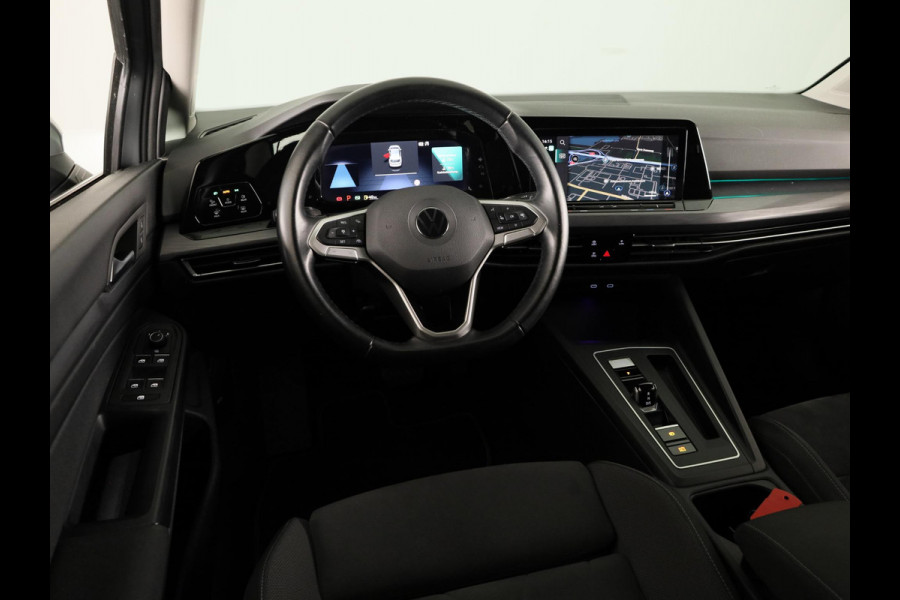 Volkswagen Golf 1.5 eTSI Style 150PK | Automaat (DSG) | Navigatie | Parkeersensoren | Led