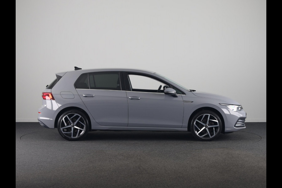 Volkswagen Golf 1.5 eTSI Style 150PK | Automaat (DSG) | Navigatie | Parkeersensoren | Led
