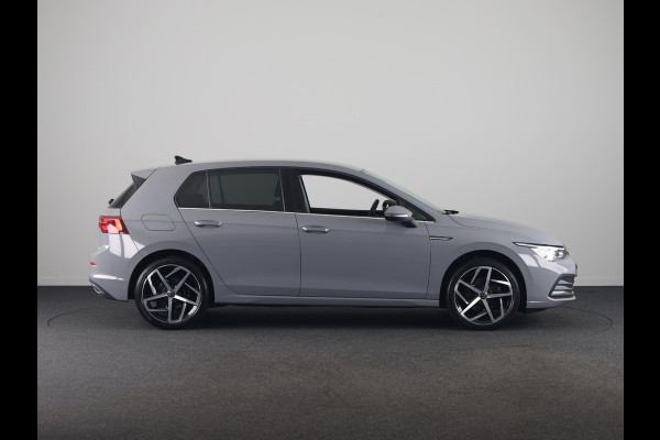 Volkswagen Golf 1.5 eTSI Style 150PK | Automaat (DSG) | Navigatie | Parkeersensoren | Led