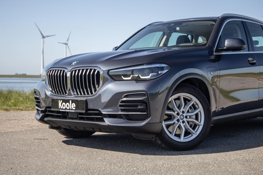 BMW X5 xDrive45e Executive CARPLAY / CAMERA / DEALER ONDERHOUDEN / ZWART LEER / TREKHAAK