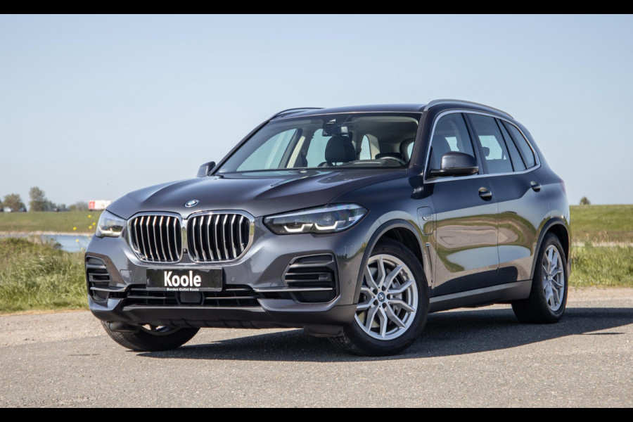 BMW X5 xDrive45e Executive CARPLAY / CAMERA / DEALER ONDERHOUDEN / ZWART LEER / TREKHAAK