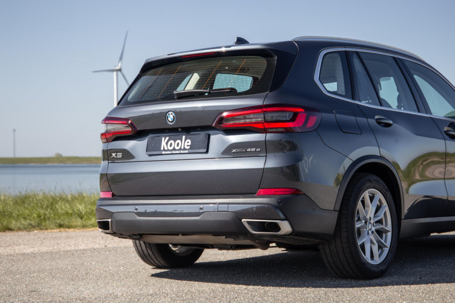 BMW X5 xDrive45e Executive CARPLAY / CAMERA / DEALER ONDERHOUDEN / ZWART LEER / TREKHAAK