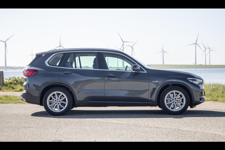 BMW X5 xDrive45e Executive CARPLAY / CAMERA / DEALER ONDERHOUDEN / ZWART LEER / TREKHAAK