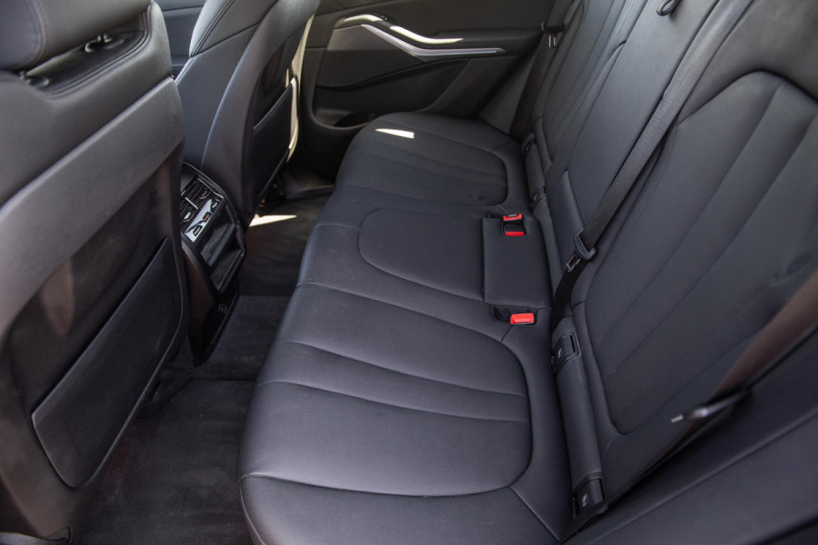 BMW X5 xDrive45e Executive CARPLAY / CAMERA / DEALER ONDERHOUDEN / ZWART LEER / TREKHAAK