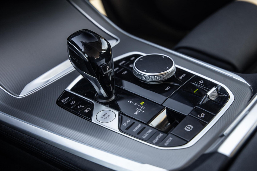 BMW X5 xDrive45e Executive CARPLAY / CAMERA / DEALER ONDERHOUDEN / ZWART LEER / TREKHAAK