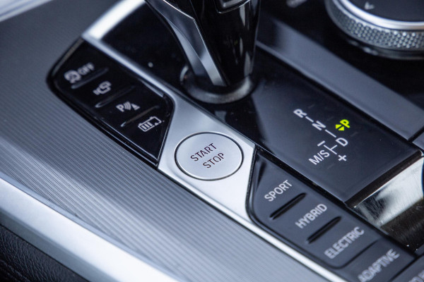 BMW X5 xDrive45e Executive CARPLAY / CAMERA / DEALER ONDERHOUDEN / ZWART LEER / TREKHAAK