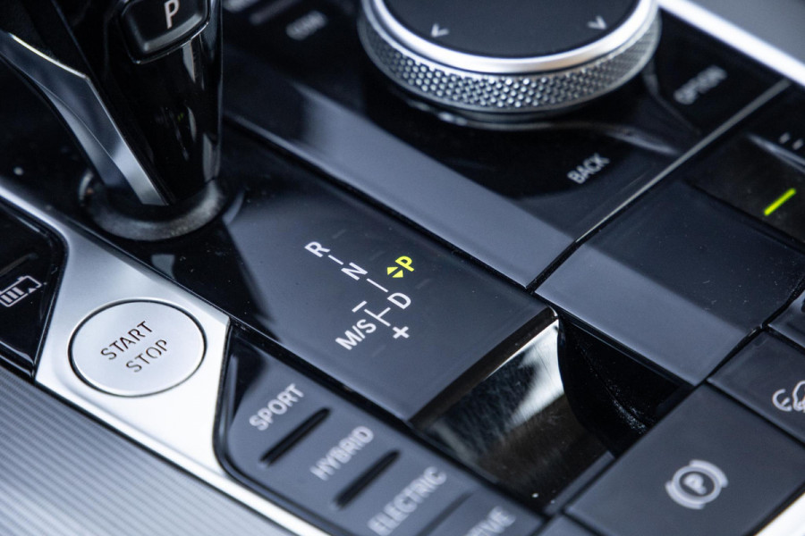 BMW X5 xDrive45e Executive CARPLAY / CAMERA / DEALER ONDERHOUDEN / ZWART LEER / TREKHAAK