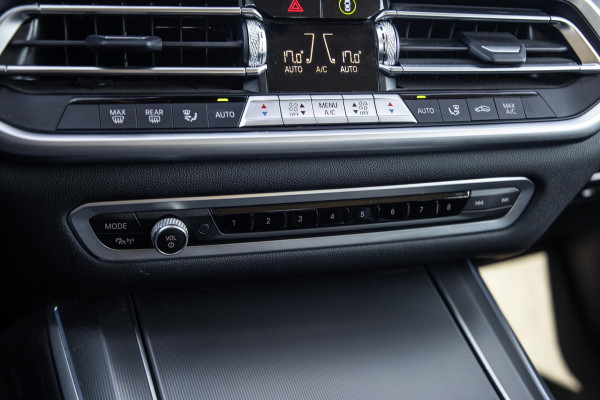 BMW X5 xDrive45e Executive CARPLAY / CAMERA / DEALER ONDERHOUDEN / ZWART LEER / TREKHAAK