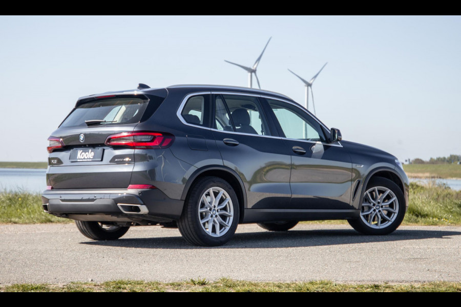 BMW X5 xDrive45e Executive CARPLAY / CAMERA / DEALER ONDERHOUDEN / ZWART LEER / TREKHAAK