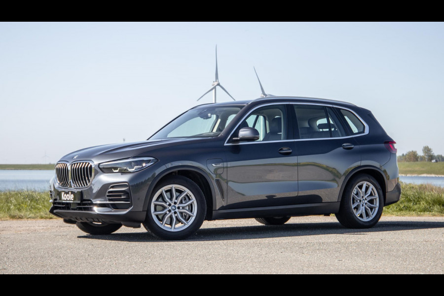 BMW X5 xDrive45e Executive CARPLAY / CAMERA / DEALER ONDERHOUDEN / ZWART LEER / TREKHAAK