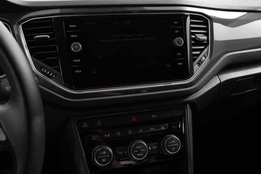 Volkswagen T-Roc 1.5 TSI DSG Sport 150 PK Navigatie Apple Carplay/Android Auto Climate Control Camera Adaptive Cruise Control Electrisch bedienbare achterklep